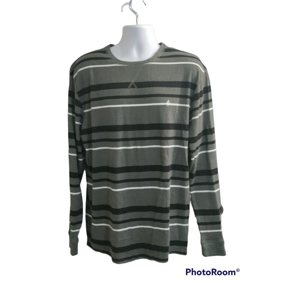 Men's XL pullover shirt by Volcom